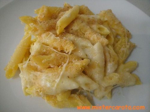 Penne gratinate con mozzarella parmigiano e provolone